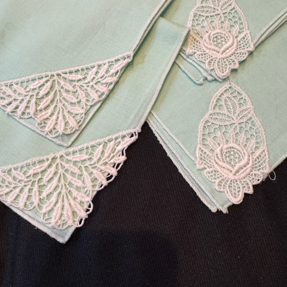 VINTAGE 4 Elegant Lace Trim Napkins 12x12 inchs Lunch Dinner Cocktail MINT Green - Picture 8 of 8